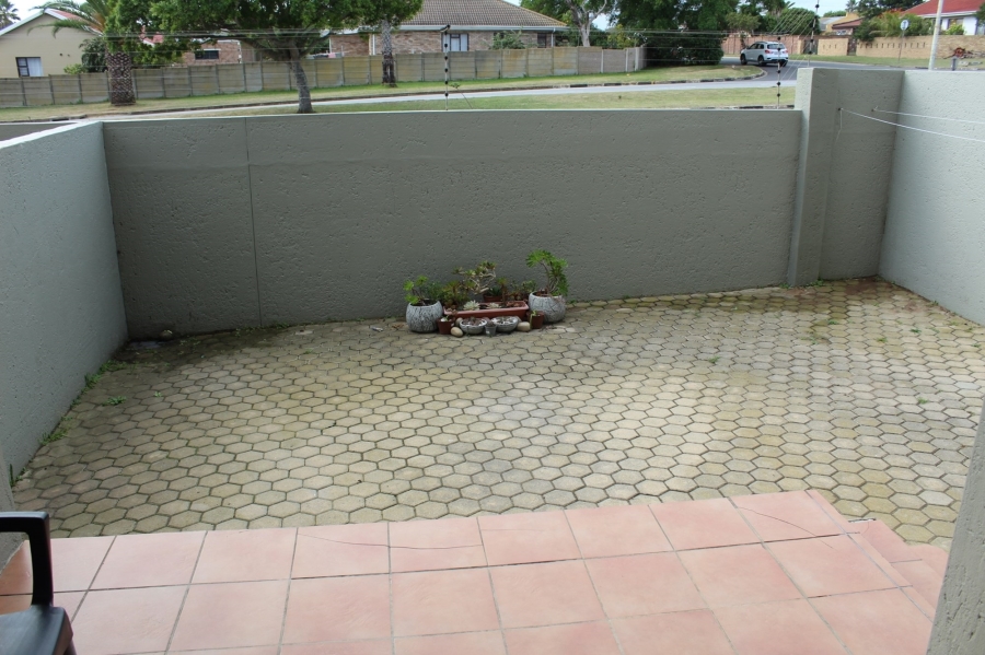 To Let 2 Bedroom Property for Rent in Heiderand Western Cape